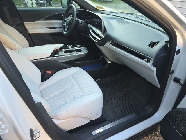 Used 2024 Cadillac Lyriq Luxury RWD image 28