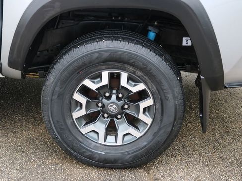 Used 2021 Toyota Tacoma TRD Off-Road w/ Technology Package image 9