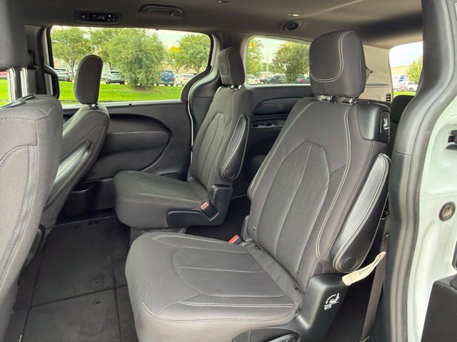 Used 2019 Chrysler Pacifica Touring Plus w/ S Appearance Package FWD image 18