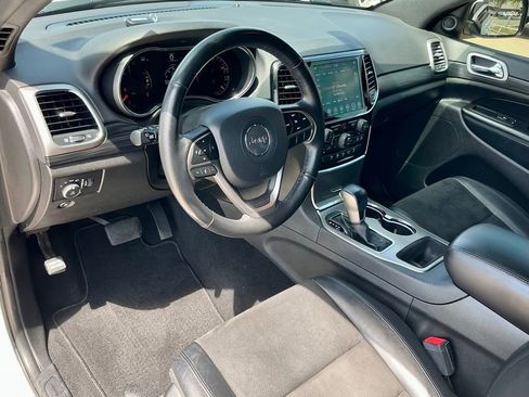 Used 2021 Jeep Grand Cherokee Laredo X image 38