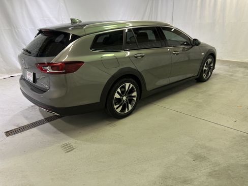 Certified 2018 Buick Regal Essence w/ Driver Confidence Package #1 AWD/4WD image 11