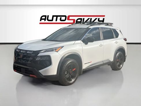 Used 2025 Nissan Rogue SV AWD/4WD image 3