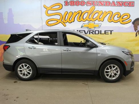 Used 2023 Chevrolet Equinox LS FWD image 1