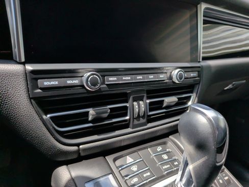 Used 2020 Porsche Macan AWD/4WD image 18