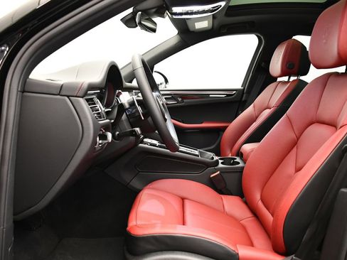 Used 2025 Porsche Macan Turbo image 5