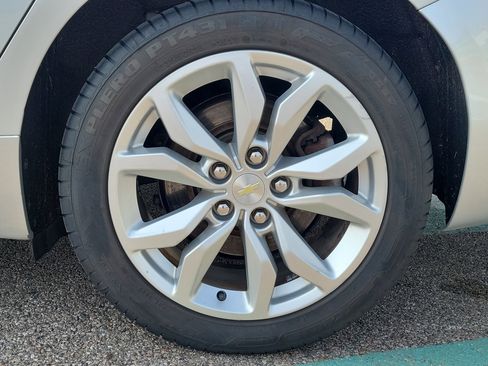 Used 2018 Chevrolet Impala LT FWD image 5