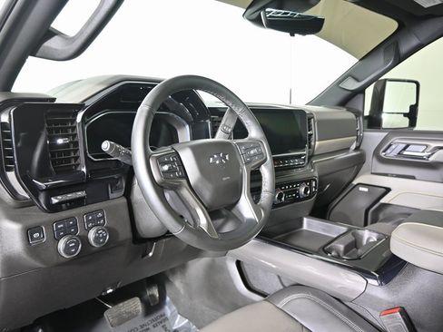 Used 2025 Chevrolet Silverado 2500 ZR2 w/ Technology Package image 23