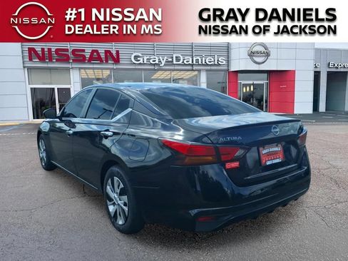 Used 2024 Nissan Altima 2.5 S FWD image 5