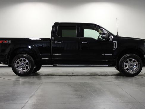 Used 2022 Ford F350 Lariat w/ Chrome Package image 3