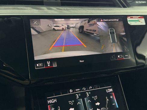 Used 2021 Audi e-tron Premium Plus w/ Premium Plus Package image 24