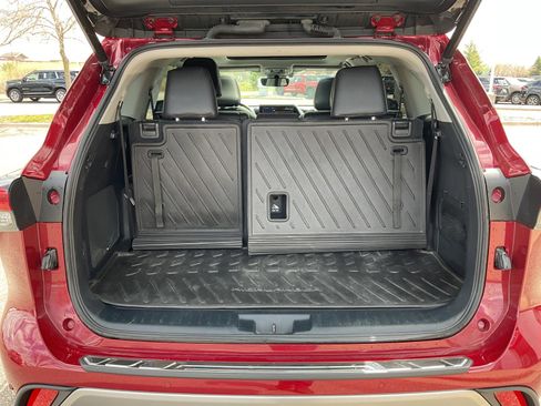 Used 2022 Toyota Highlander Limited AWD/4WD image 11