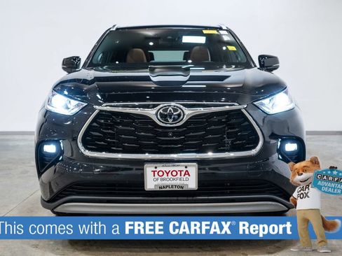 Used 2023 Toyota Highlander Platinum image 2