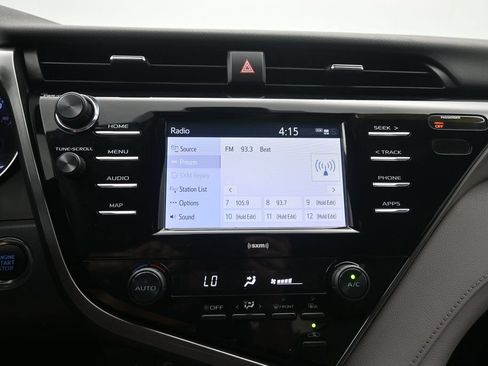 Used 2020 Toyota Camry SE w/ Convenience Package FWD image 15