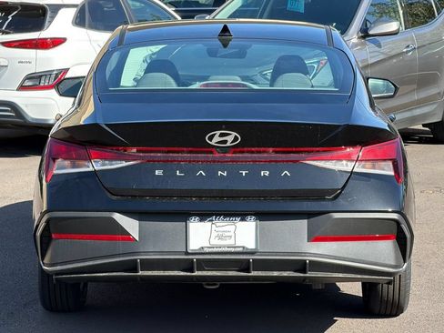 New 2026 Hyundai Elantra SE FWD image 5