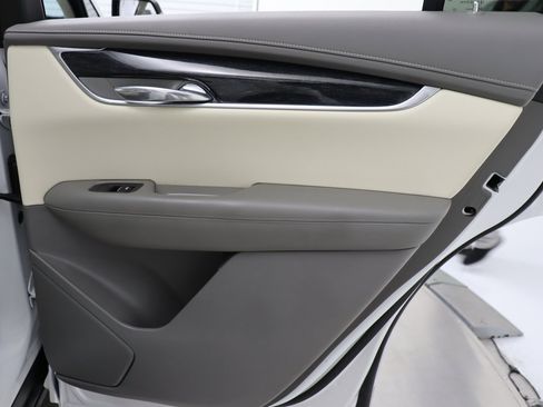 Used 2022 Cadillac XT6 Premium Luxury image 41