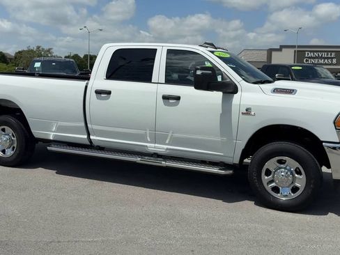 Used 2024 RAM 3500 Tradesman w/ Chrome Appearance Group AWD/4WD image 8