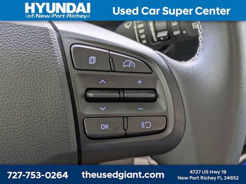 Used 2023 Hyundai Venue SEL image 24