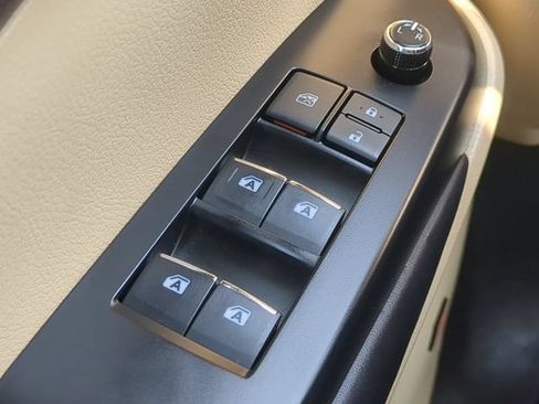Used 2018 Toyota Highlander Limited Platinum AWD/4WD image 24