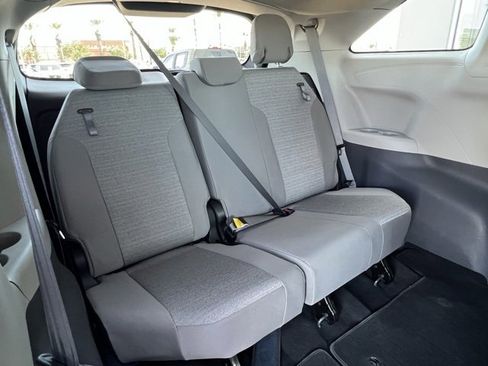 Used 2021 Toyota Sienna LE image 25