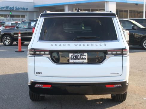 Used 2024 Jeep Grand Wagoneer L Series III image 6