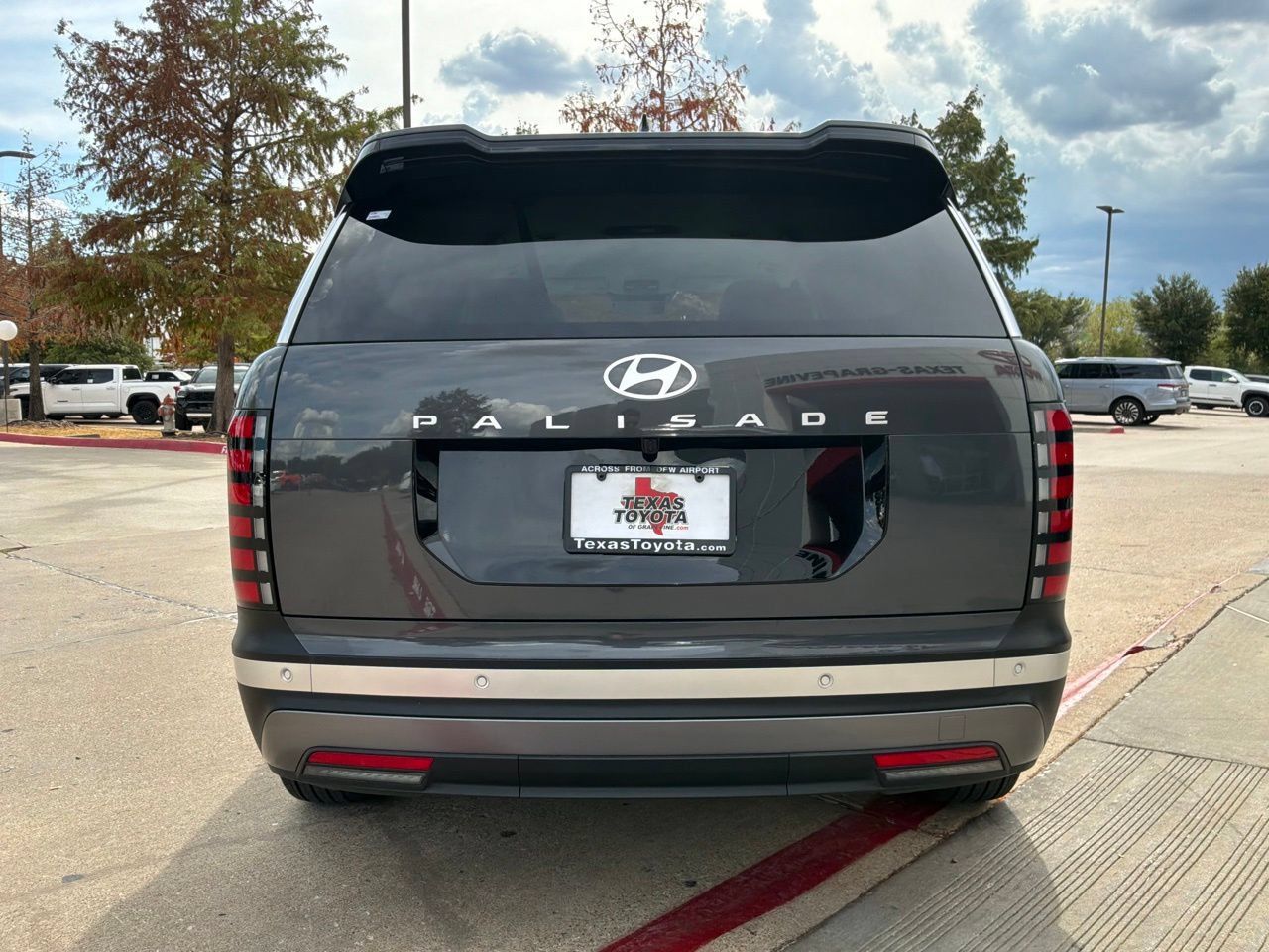 Used 2026 Hyundai Palisade SEL FWD image 7