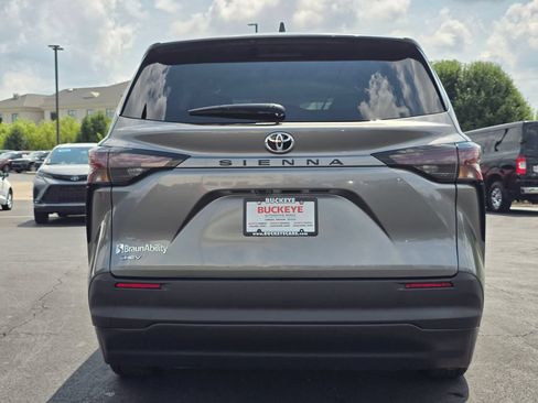 Used 2026 Toyota Sienna LE FWD image 13