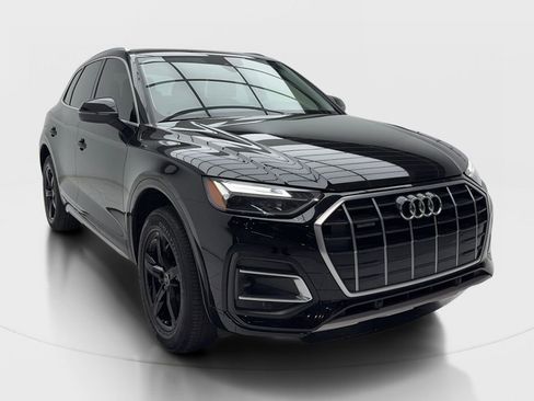 Used 2023 Audi Q5 2.0T Premium w/ Convenience Package AWD/4WD image 2