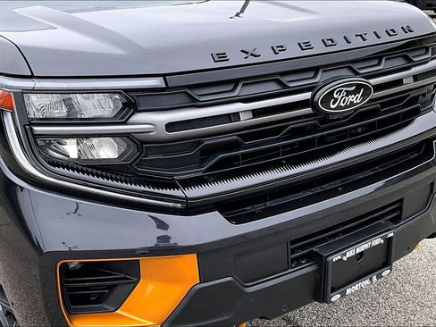 Used 2025 Ford Expedition Tremor AWD/4WD image 32