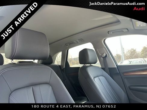Used 2023 Audi Q5 2.0T Premium w/ Convenience Package image 16