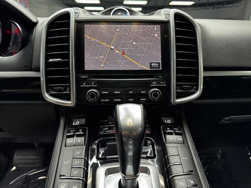 Used 2018 Porsche Cayenne image 23