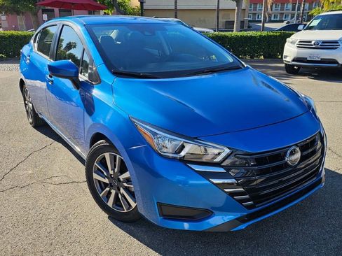 Used 2023 Nissan Versa SV FWD image 3
