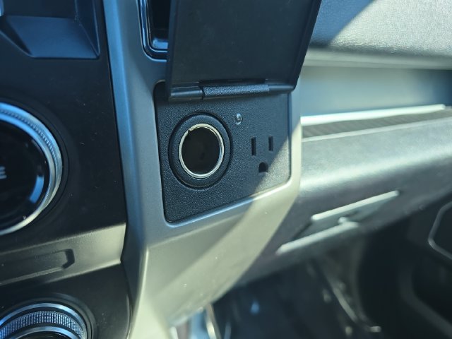 Used 2017 Ford F150 Lariat w/ Equipment Group 502A Luxury AWD/4WD image 24