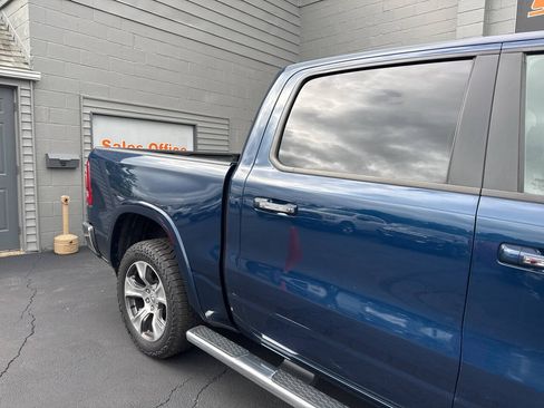 Used 2019 RAM 1500 Laramie AWD/4WD image 10
