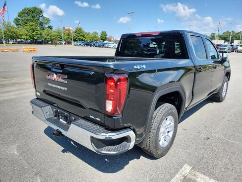 New 2026 GMC Sierra 1500 SLE image 3