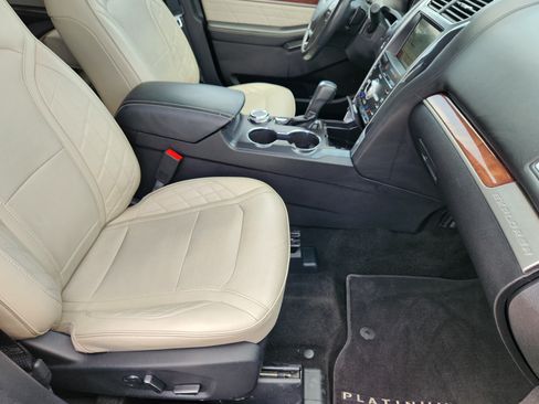 Used 2018 Ford Explorer Platinum AWD/4WD image 15
