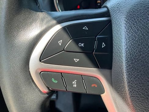 Used 2019 Jeep Grand Cherokee Altitude AWD/4WD image 9