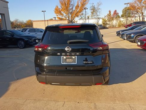 Used 2024 Nissan Rogue SV image 10