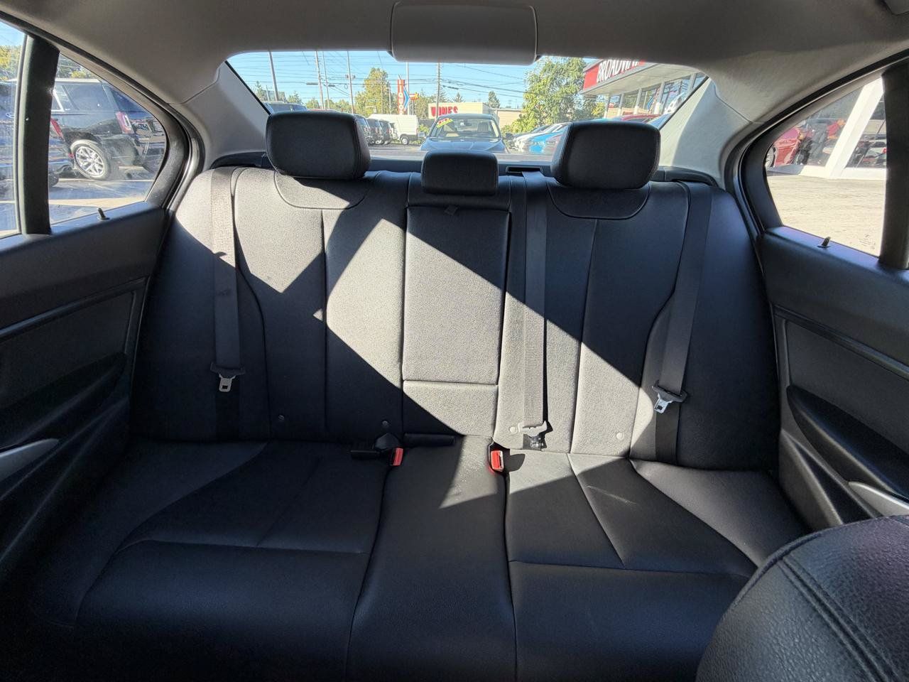 Used 2018 BMW 320i xDrive Sedan AWD/4WD image 17