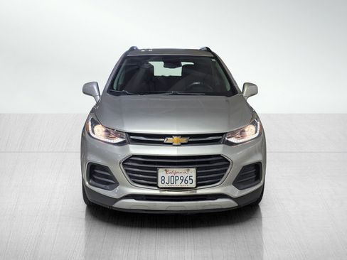 Used 2019 Chevrolet Trax LT w/ LT Convenience Package image 2