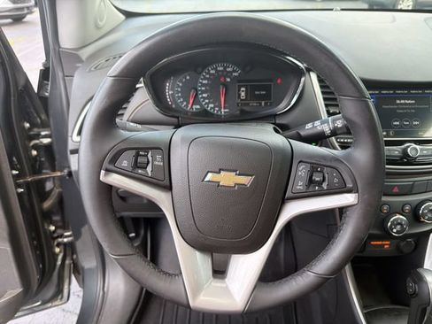 Certified 2018 Chevrolet Trax LT w/ Sun & Sound Package FWD image 28