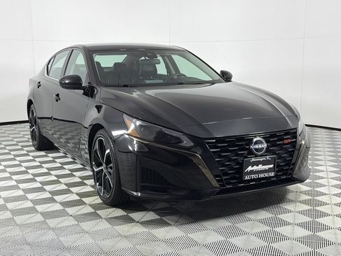 Used 2023 Nissan Altima 2.5 SR image 3