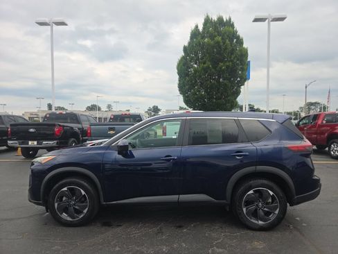 Used 2024 Nissan Rogue SV AWD/4WD image 3