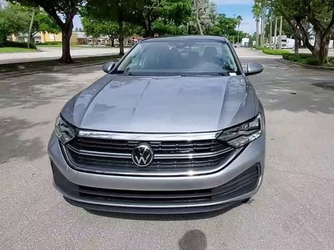 Used 2024 Volkswagen Jetta SE FWD image 3