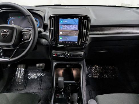 Used 2023 Volvo C40 P8 Recharge Ultimate image 25