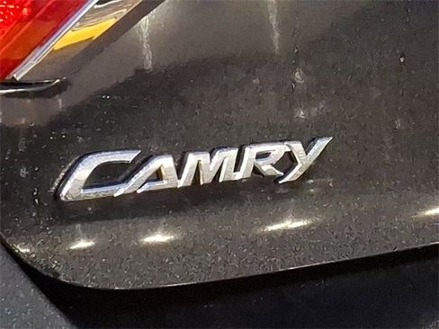 Used 2016 Toyota Camry XLE image 31
