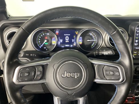 Used 2022 Jeep Wrangler Unlimited Rubicon 4xe w/ Cold Weather Group AWD/4WD image 22