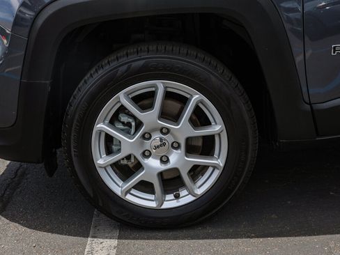 Used 2023 Jeep Renegade Latitude AWD/4WD image 28