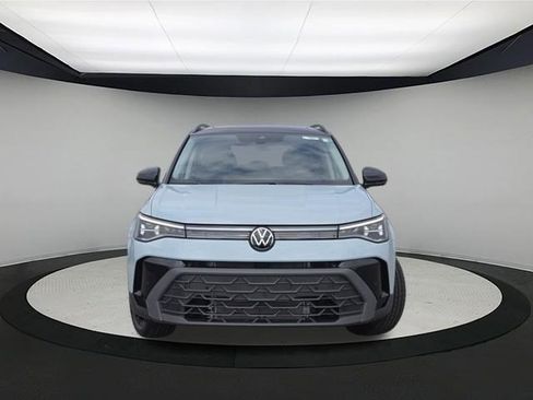 New 2026 Volkswagen Taos SE FWD image 2