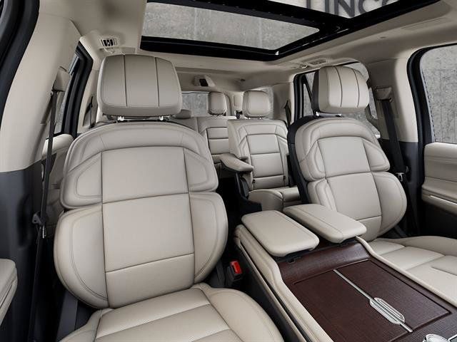 New 2027 Lincoln Navigator Reserve w/ Jet Appearance Package AWD/4WD image 10