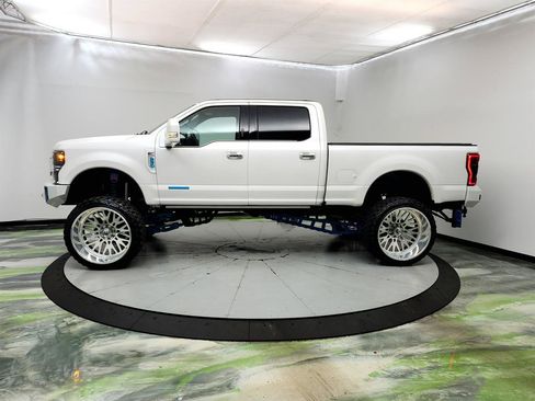 Used 2017 Ford F250 Platinum w/ Platinum Ultimate Package AWD/4WD image 8